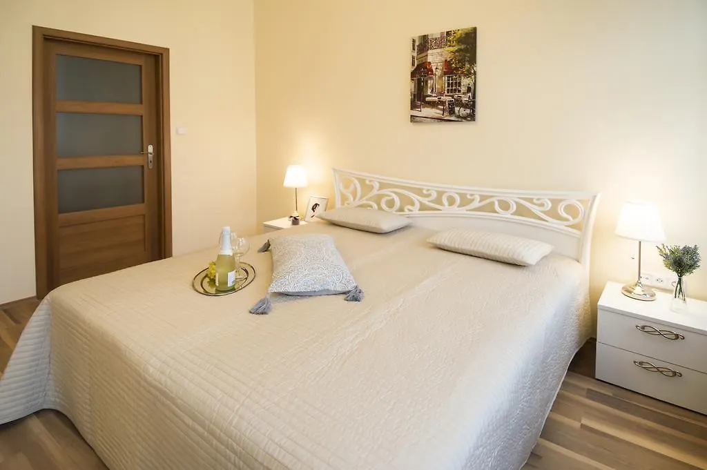 Apartment Za Poricskou Branou براغ